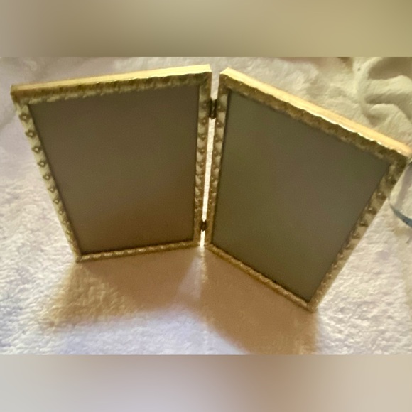 🔥Vintage Dual Hinged Gold Tone Metal Picture Frame 8x10🔥 Rare Find - Picture 2 of 5